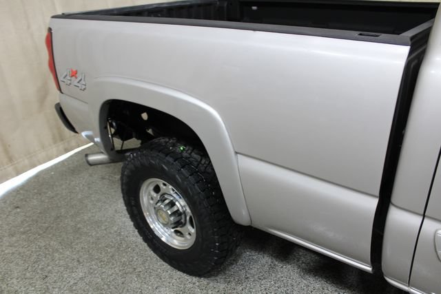 Used 2005 Chevrolet Silverado 2500 LT w/ Heavy-Duty Power Package AWD/4WD image 12