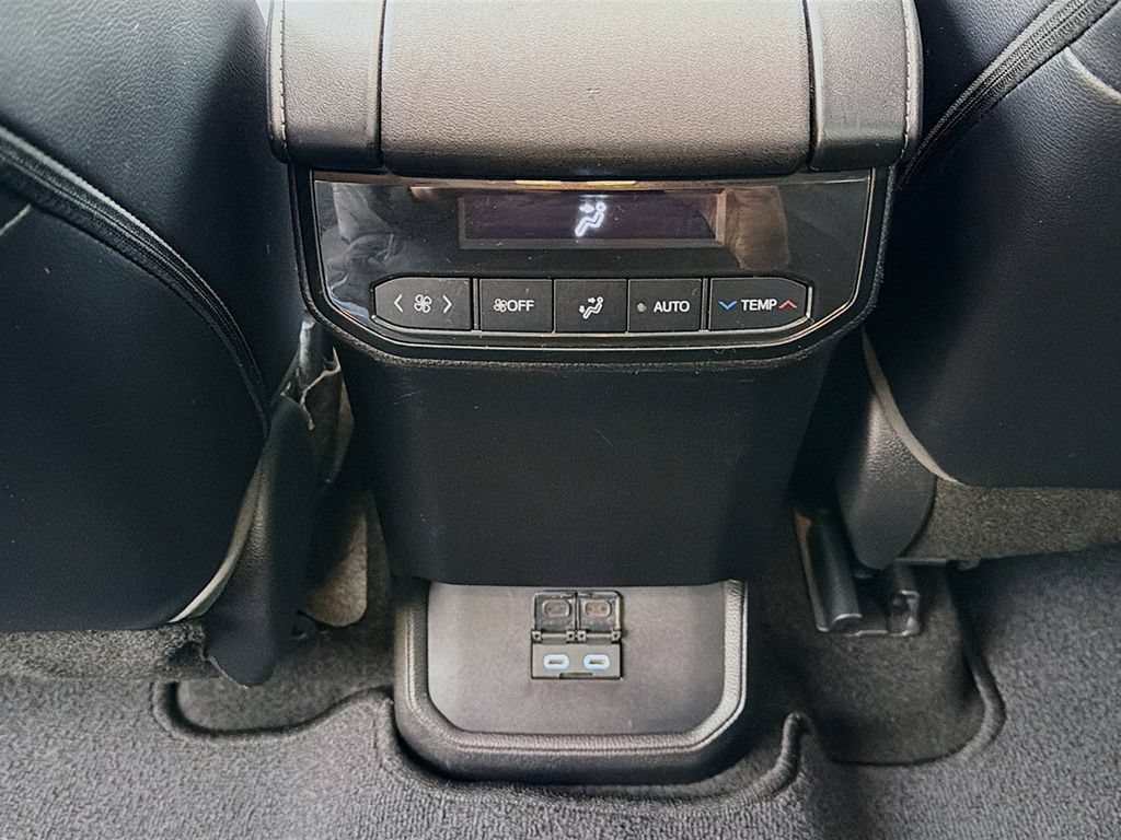 Used 2023 Toyota Highlander XLE AWD/4WD image 43