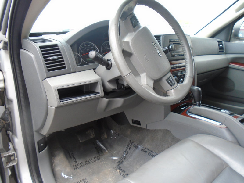 Used 2005 Jeep Grand Cherokee Limited AWD/4WD image 13