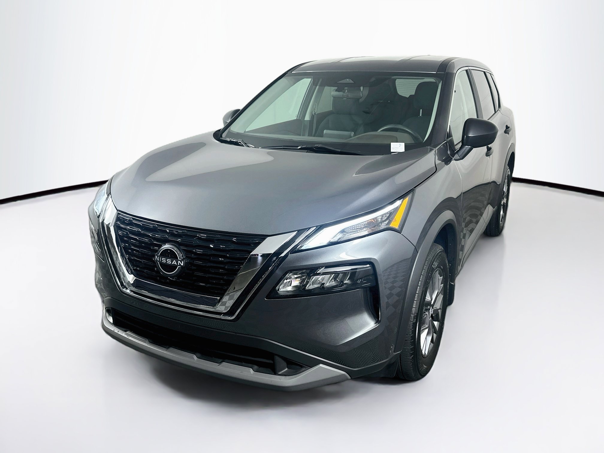 Used 2023 Nissan Rogue S AWD/4WD image 3