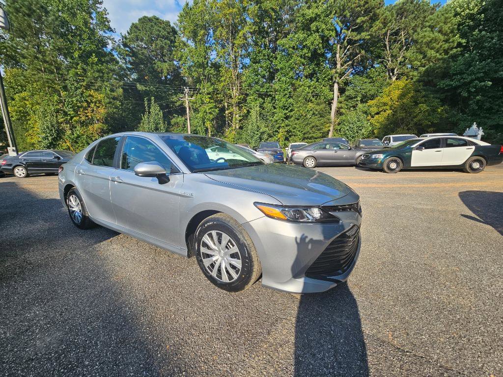 Used 2018 Toyota Camry LE image 10