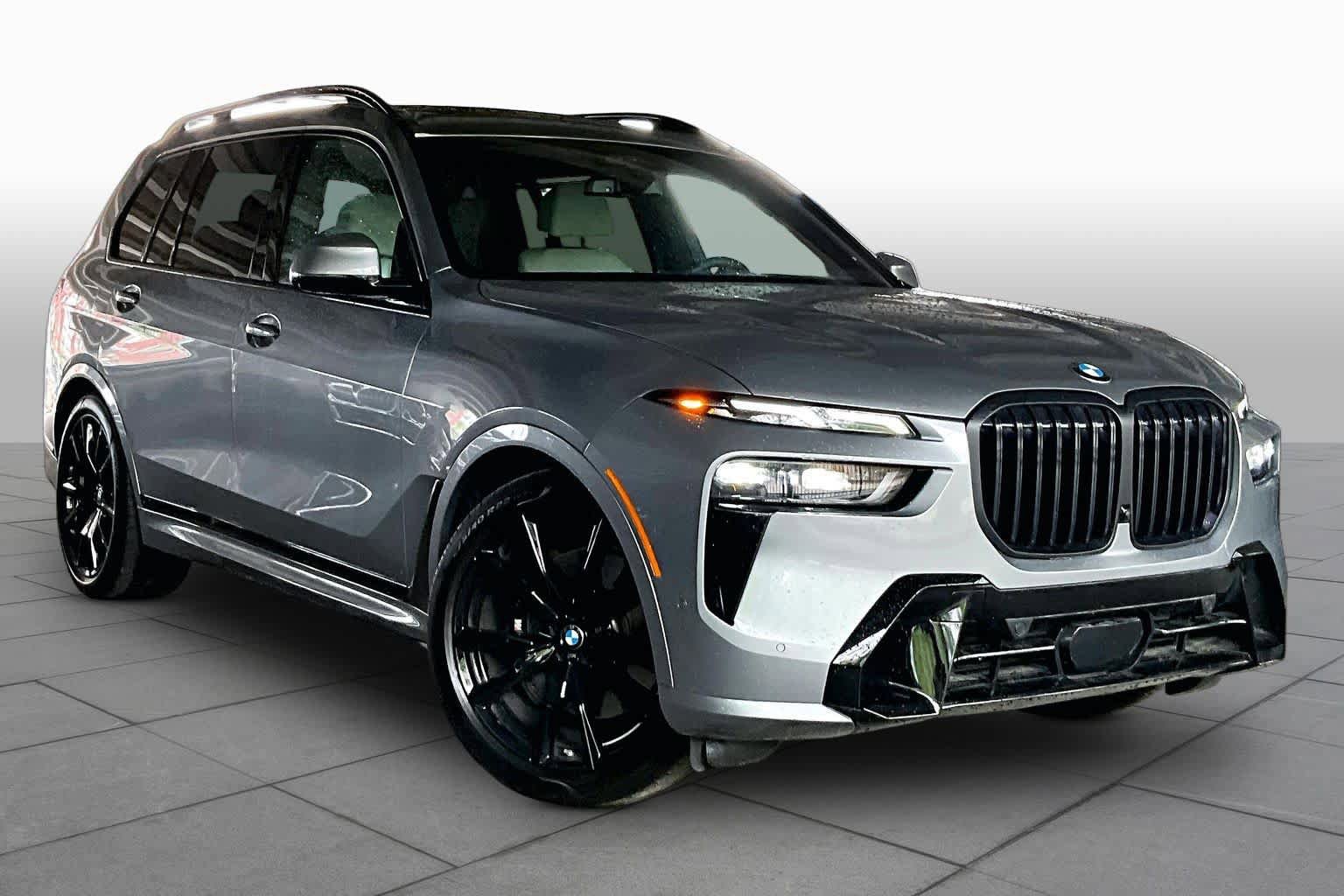 Used 2025 BMW X7 xDrive40i w/ Executive Package image 2