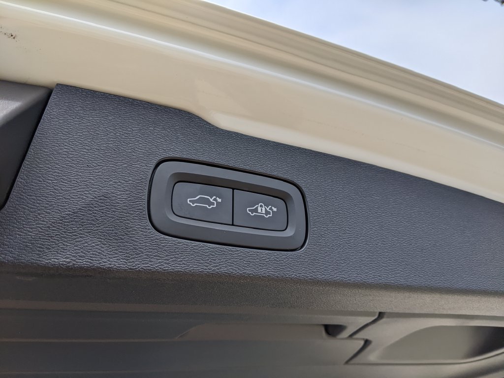 Certified 2026 Volvo V60 B5 Cross Country Ultra w/ Protection Package Premier AWD/4WD image 29