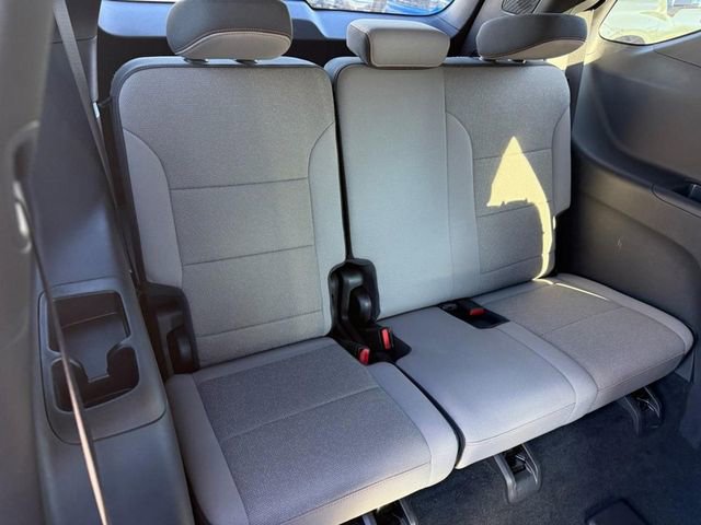 Used 2024 Chevrolet Traverse LT image 11