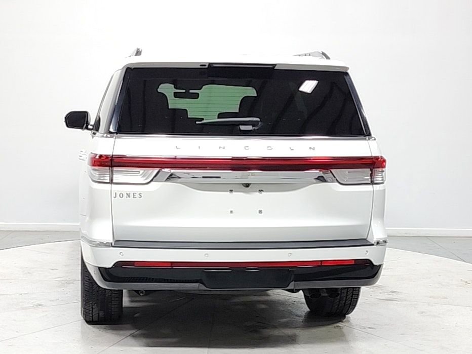 Used 2024 Lincoln Navigator Premiere AWD/4WD image 6