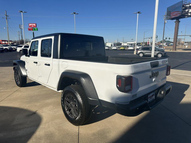 Used 2025 Jeep Gladiator Sport image 4