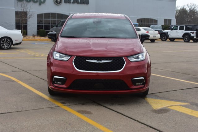 New 2026 Chrysler Pacifica Select image 2