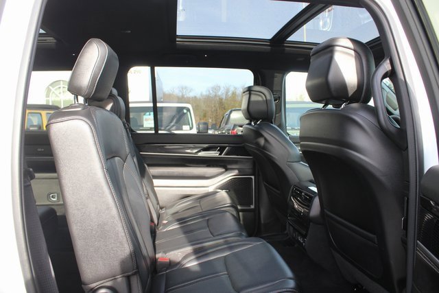 Used 2024 Jeep Wagoneer 4WD w/ Premium Group I image 33