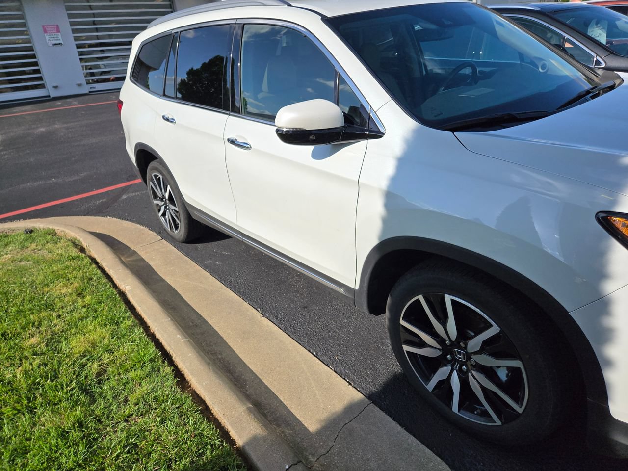 Used 2021 Honda Pilot Touring image 4