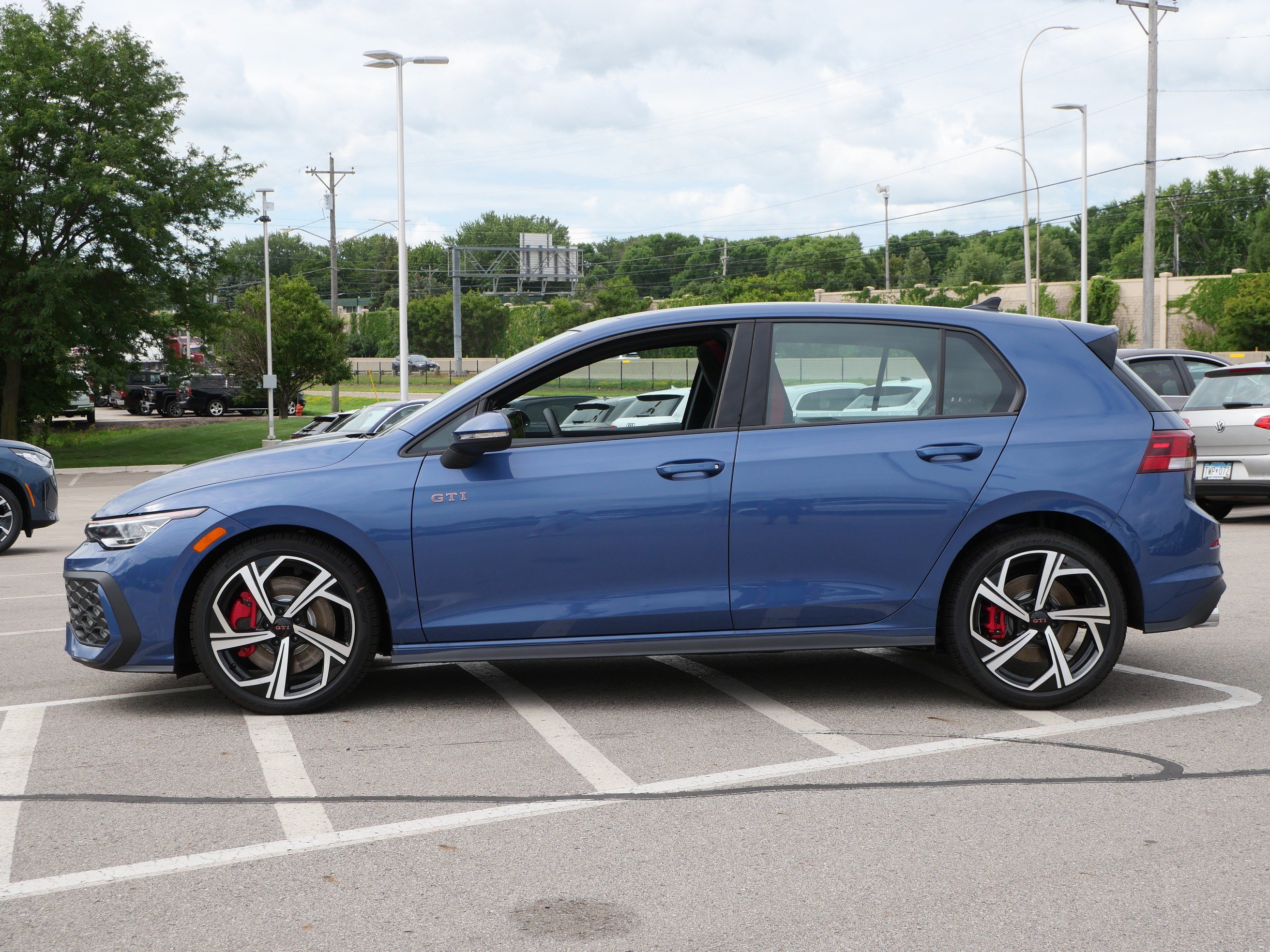New 2026 Volkswagen GTI SE FWD image 3