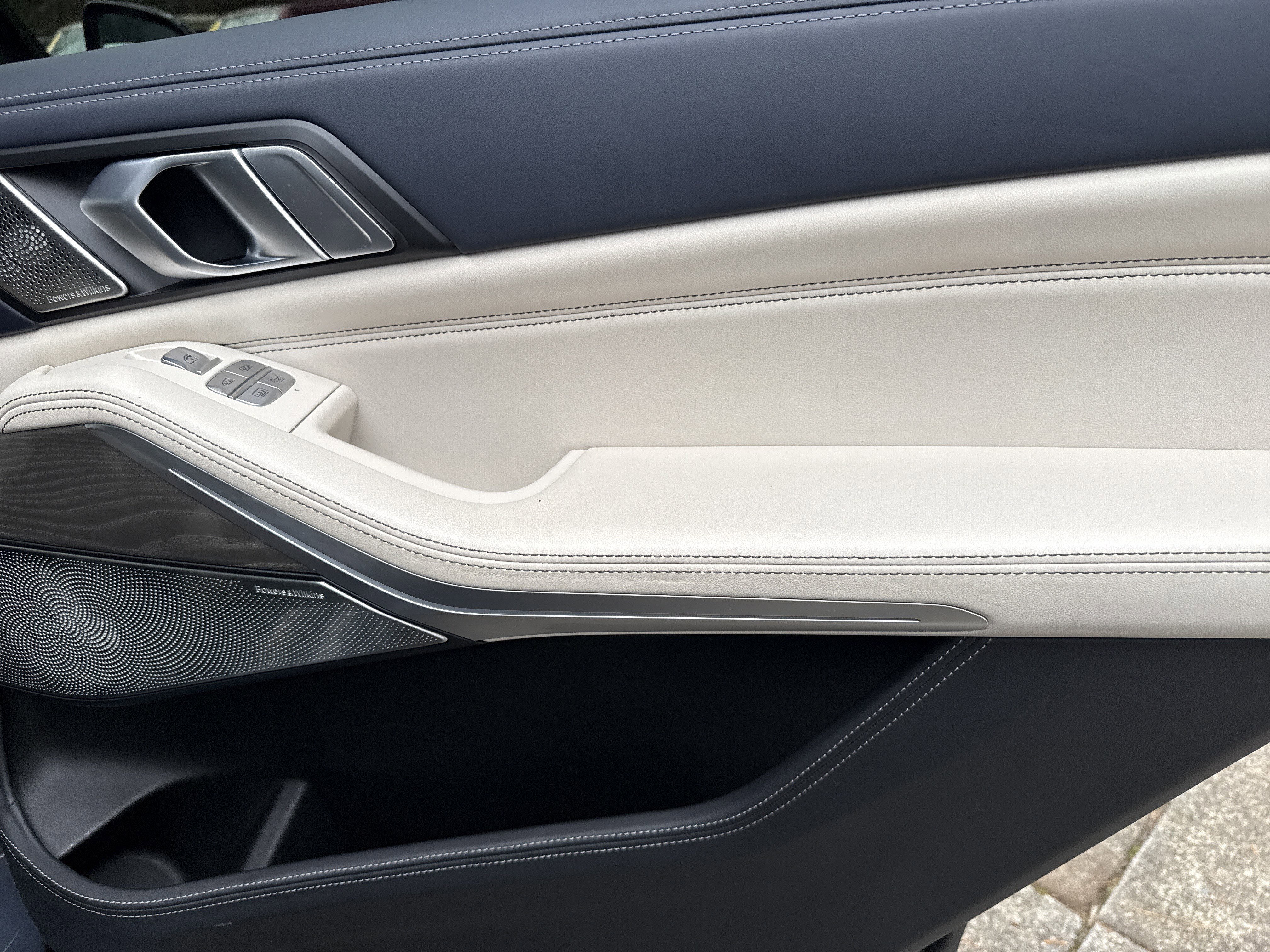 Used 2021 BMW X7 M50i w/ Dynamic Handling Package image 16