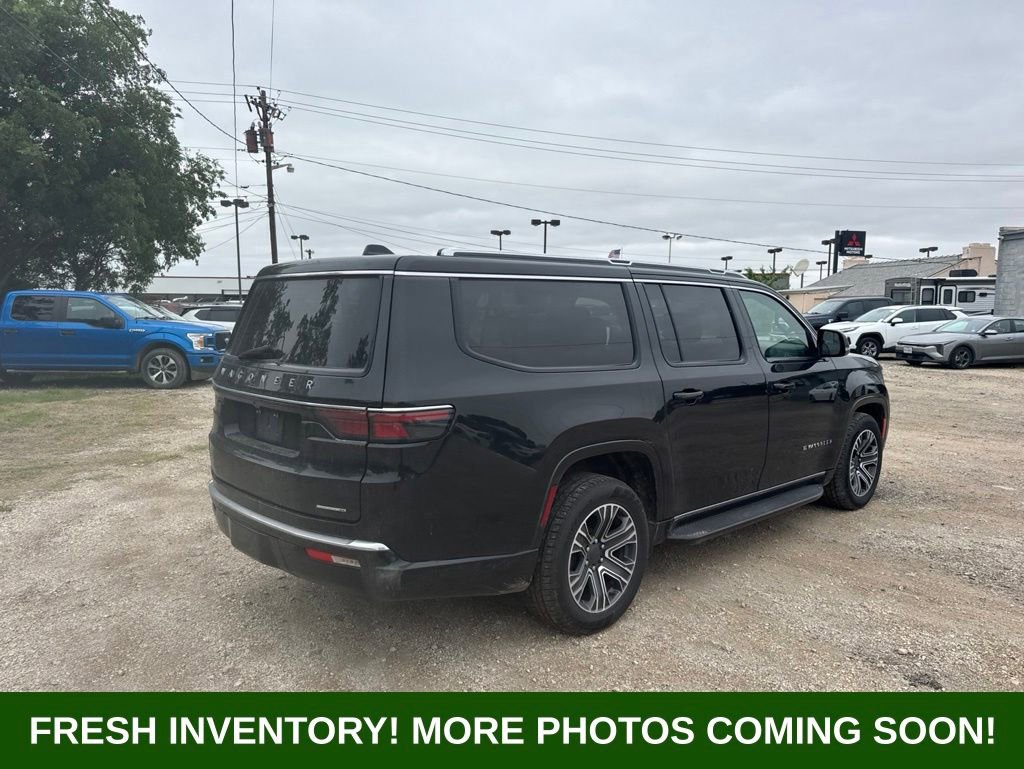 Used 2024 Jeep Wagoneer L Series II w/ Flexible Seating Group RWD image 3