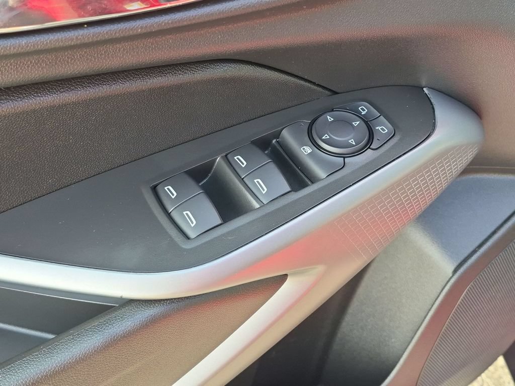 Used 2026 Chevrolet Trax LS FWD image 13