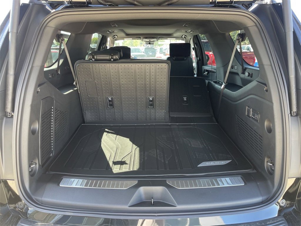 New 2025 Chevrolet Suburban Premier image 23