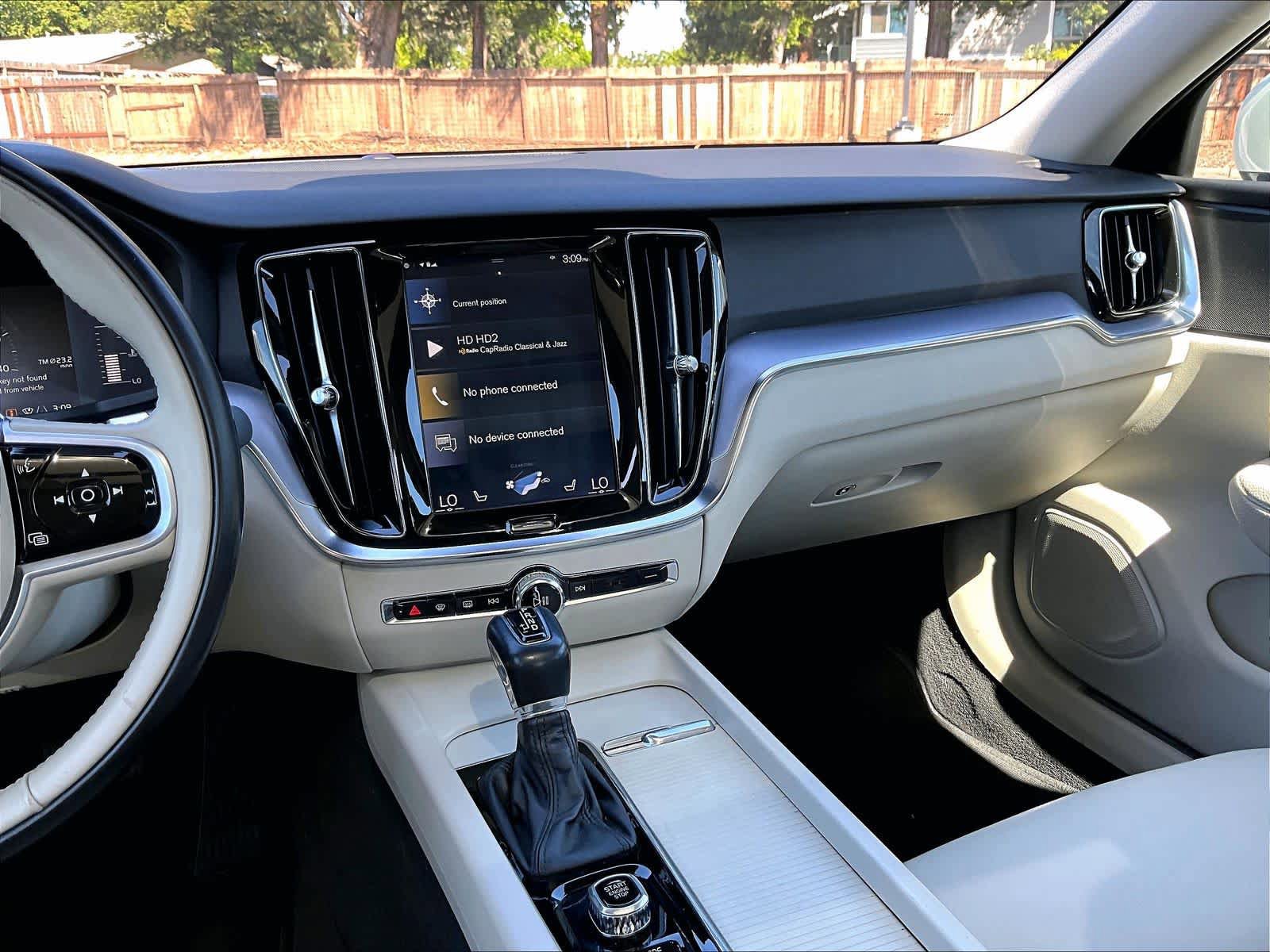 Used 2019 Volvo S60 T5 Momentum w/ Premium Package image 7