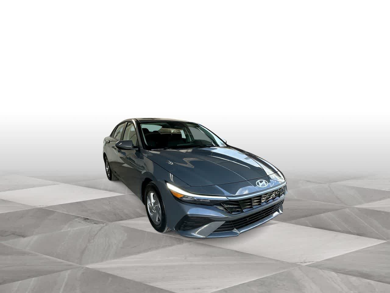 Used 2026 Hyundai Elantra SE FWD image 2