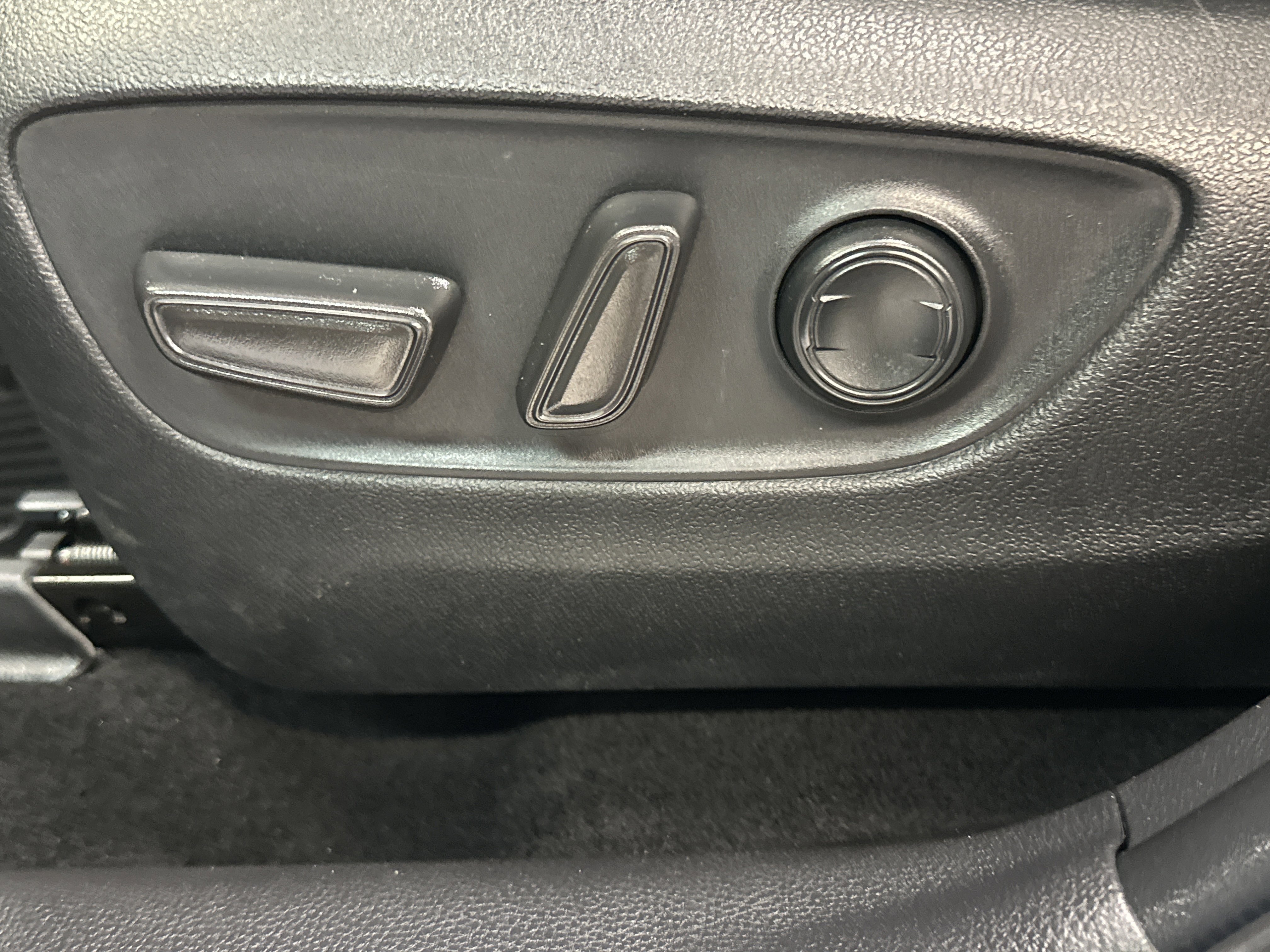 Used 2022 Toyota RAV4 XLE w/ Convenience Package image 23