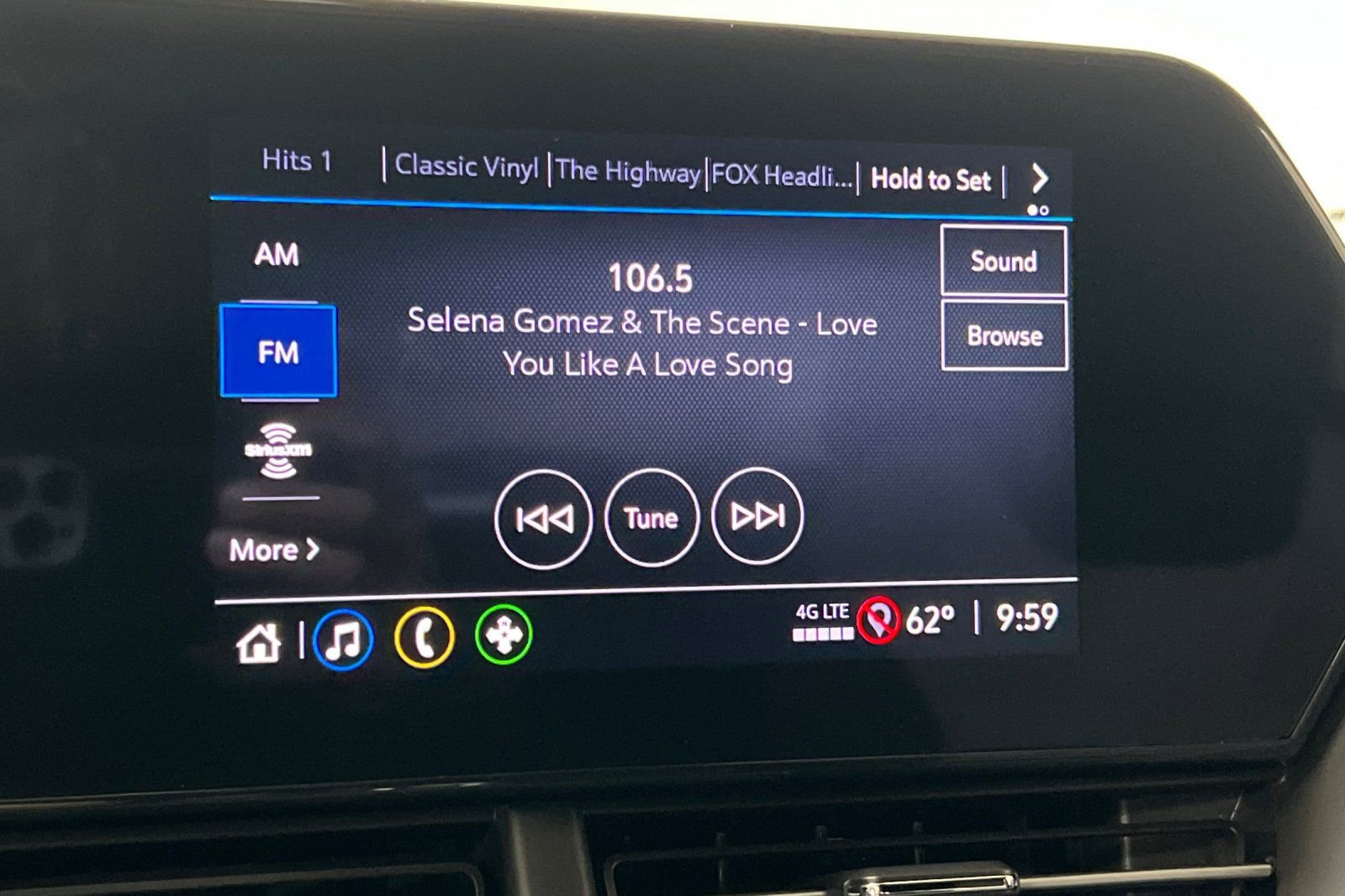 Used 2024 Chevrolet Trax RS image 18