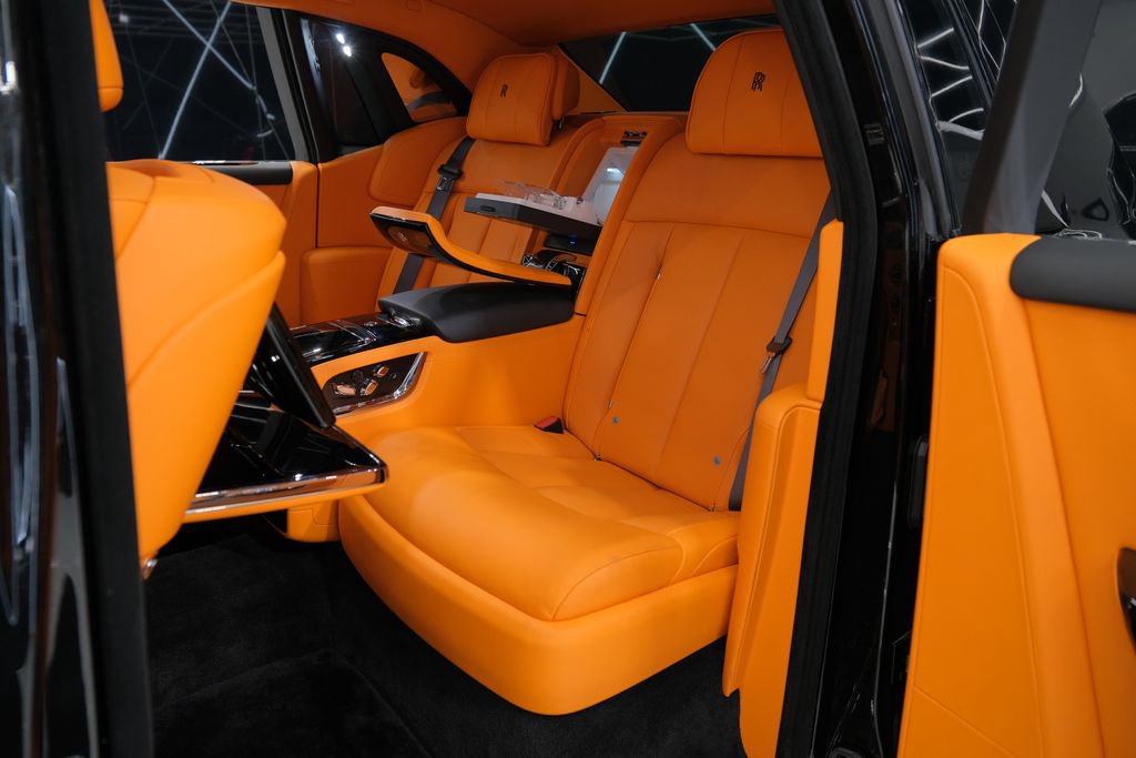 Used 2025 Rolls-Royce Phantom Sedan image 32