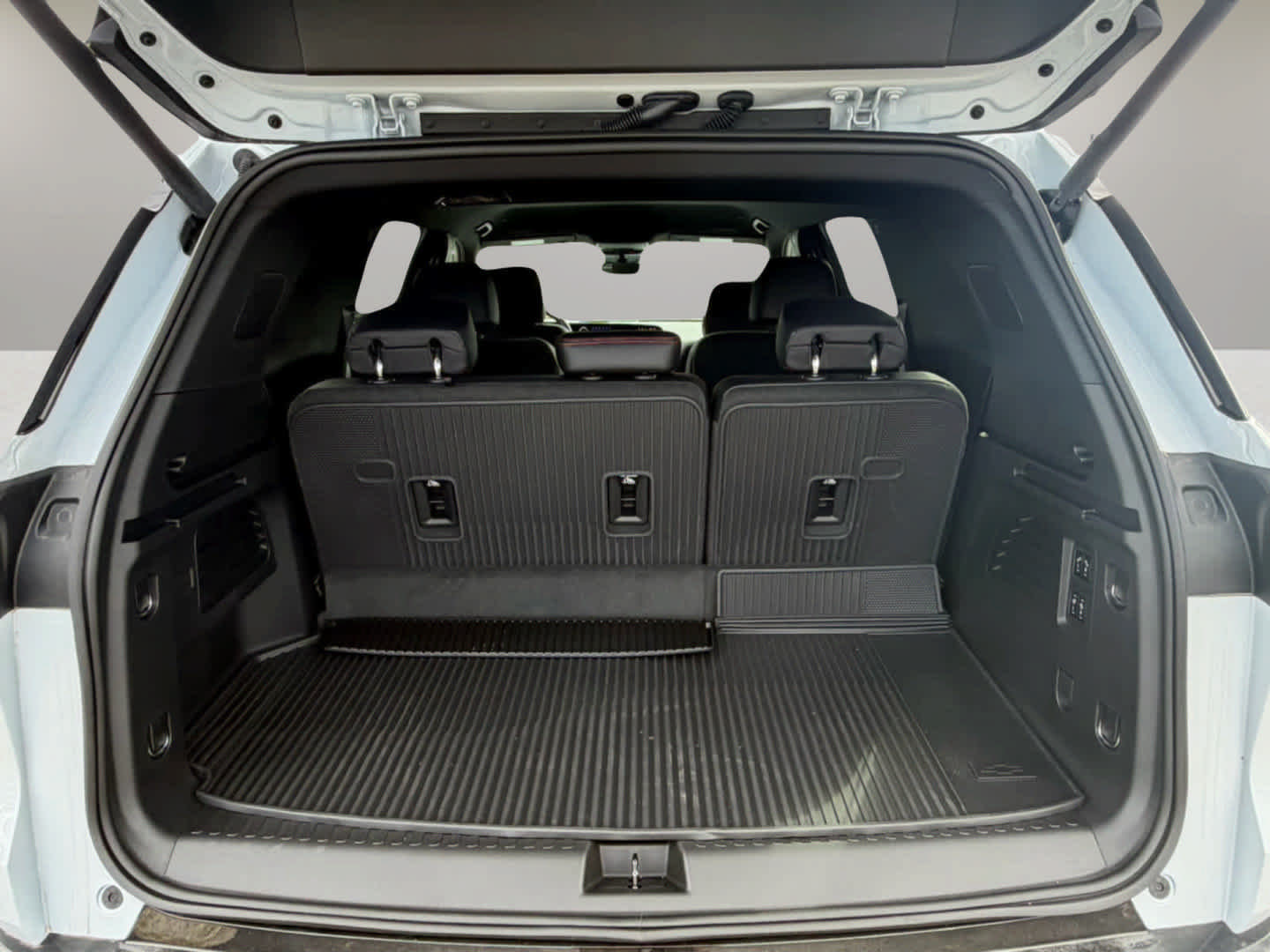 New 2026 Chevrolet Traverse RS w/ LPO, Floor Liner Package FWD image 23