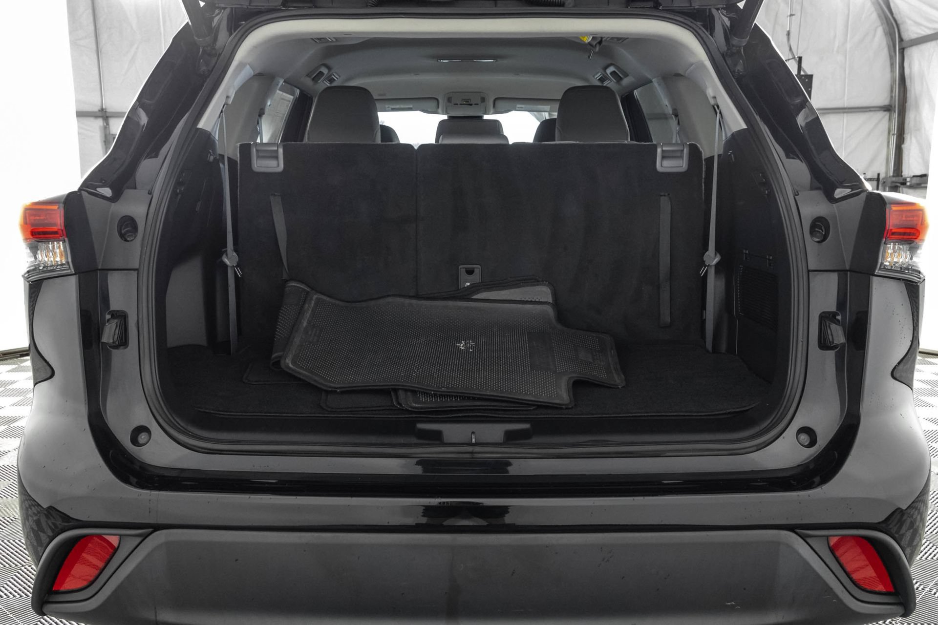 Used 2022 Toyota Highlander LE AWD/4WD image 43