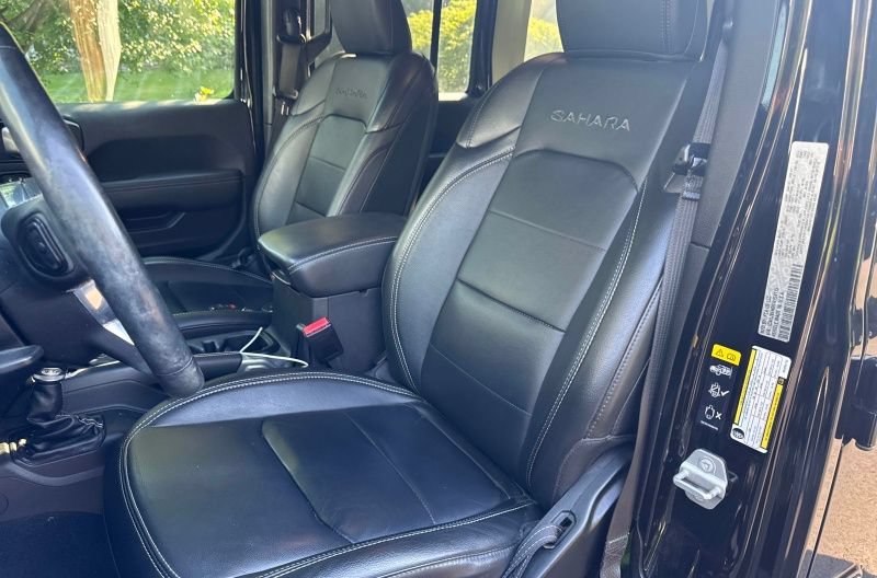 Used 2022 Jeep Wrangler Unlimited Sahara w/ Cold Weather Group AWD/4WD image 9