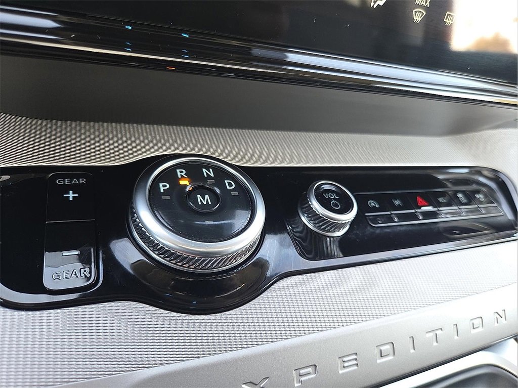 New 2025 Ford Expedition Active image 15