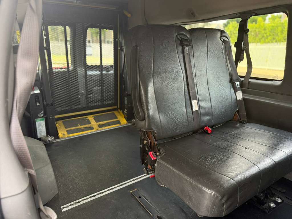 Used 2011 Chevrolet Express 3500 LS RWD image 22