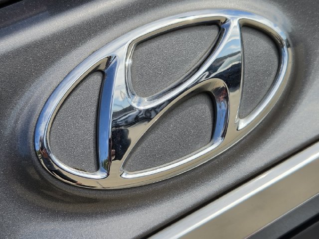 Used 2019 Hyundai Santa Fe SEL FWD image 14
