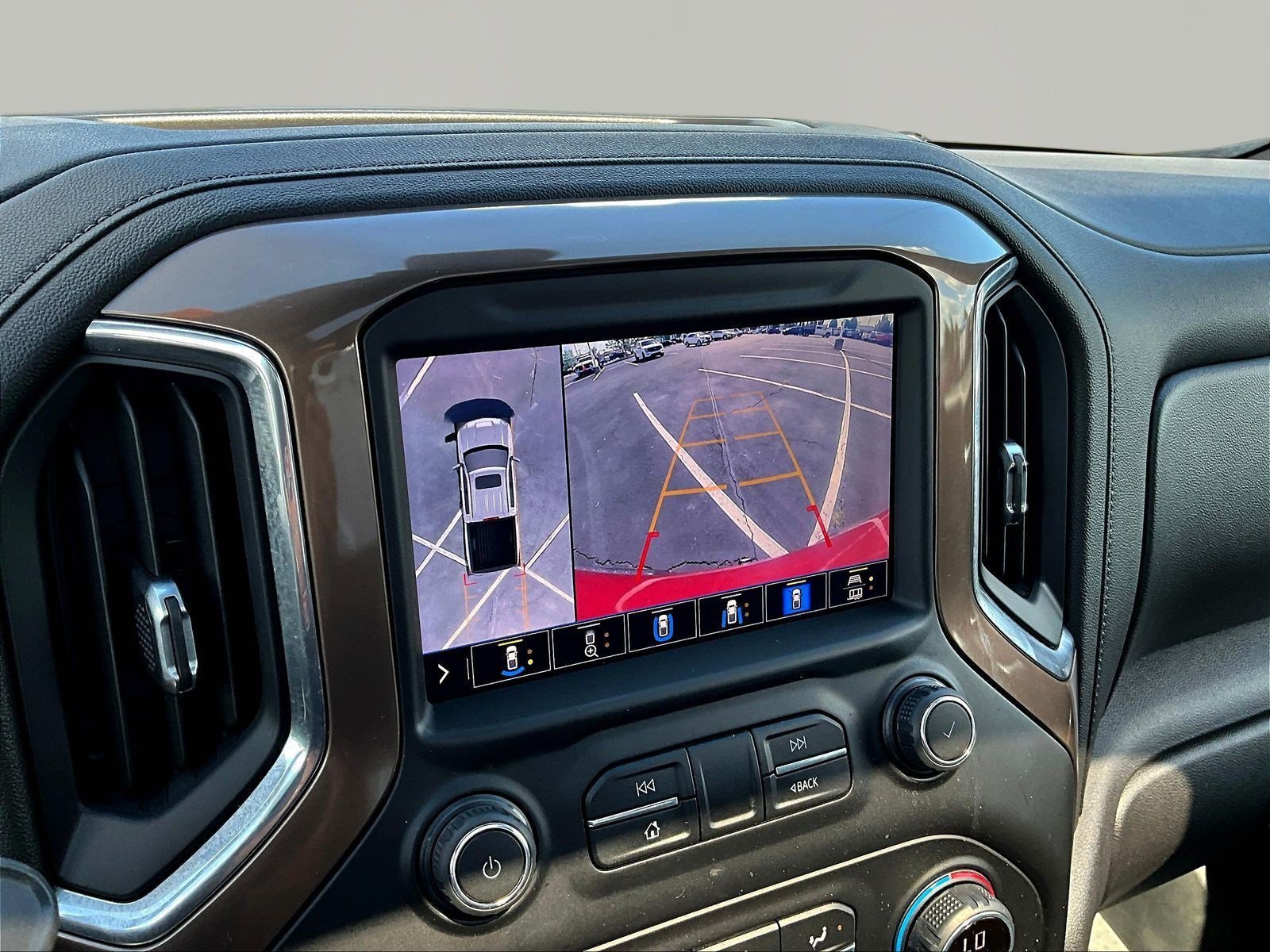 Used 2020 Chevrolet Silverado 1500 High Country w/ Technology Package AWD/4WD image 15