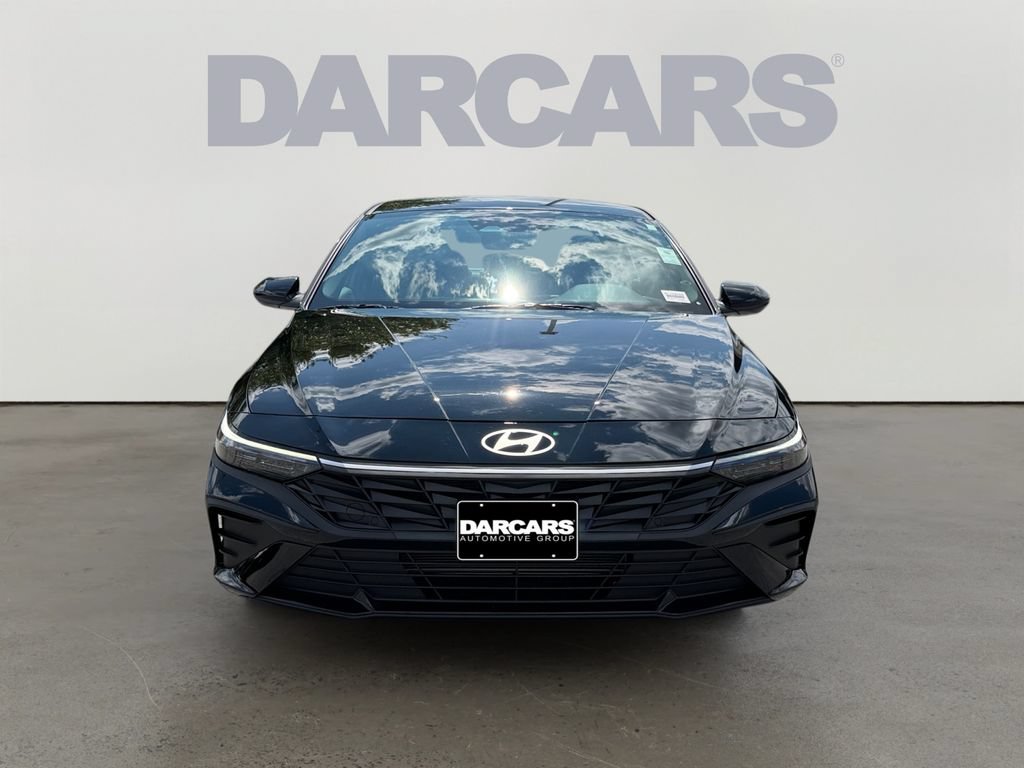 Used 2025 Hyundai Elantra Sport FWD image 2
