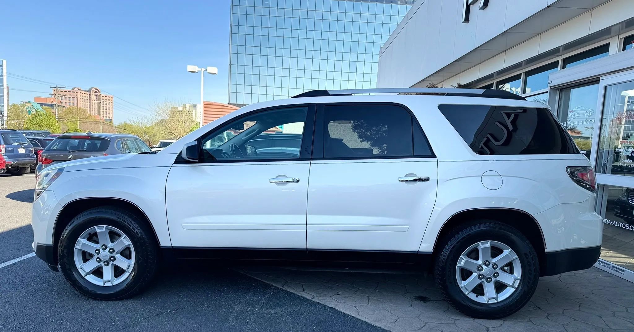 Used 2014 GMC Acadia SLE image 4