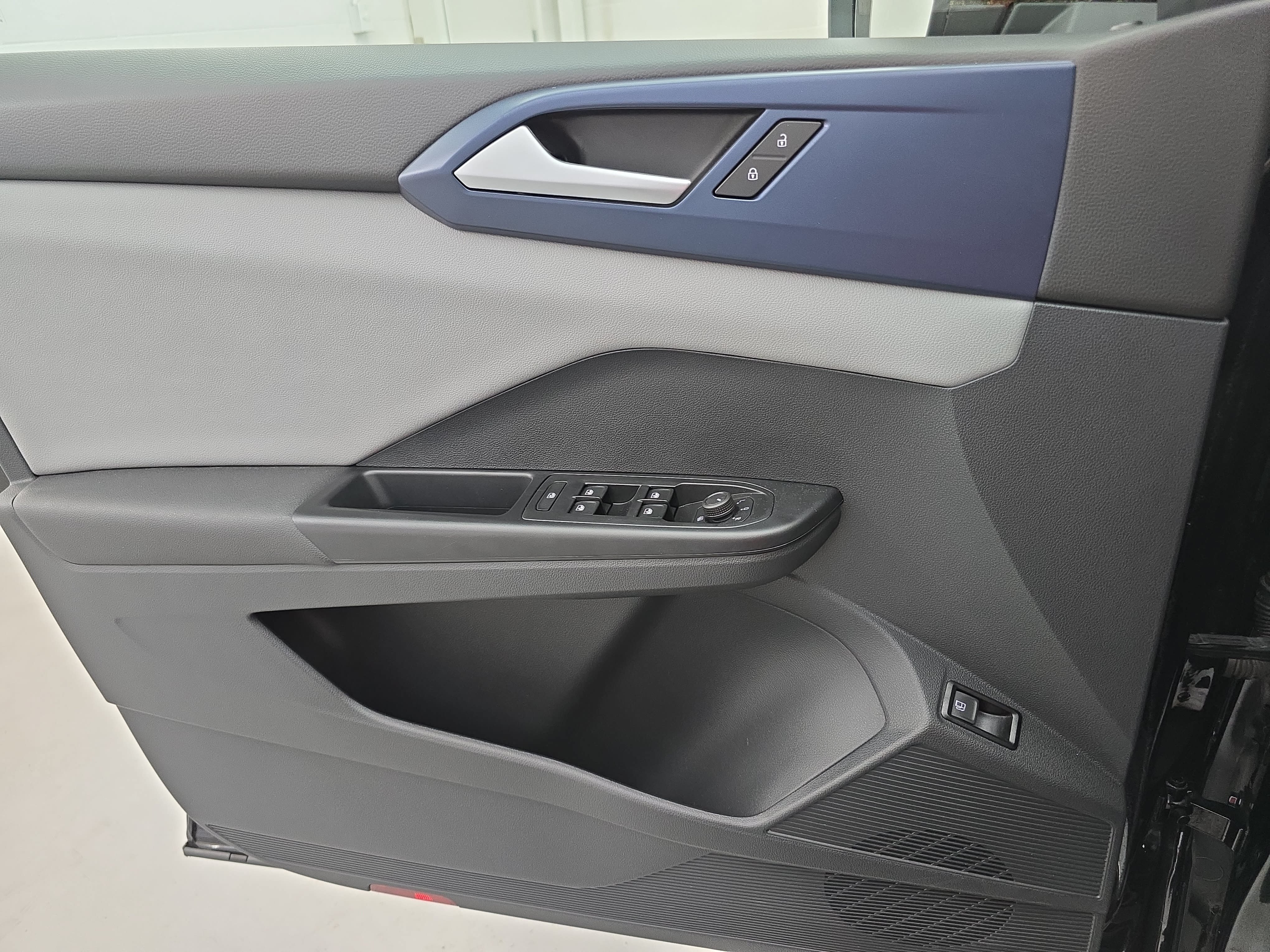 Certified 2023 Volkswagen Taos SE FWD image 26