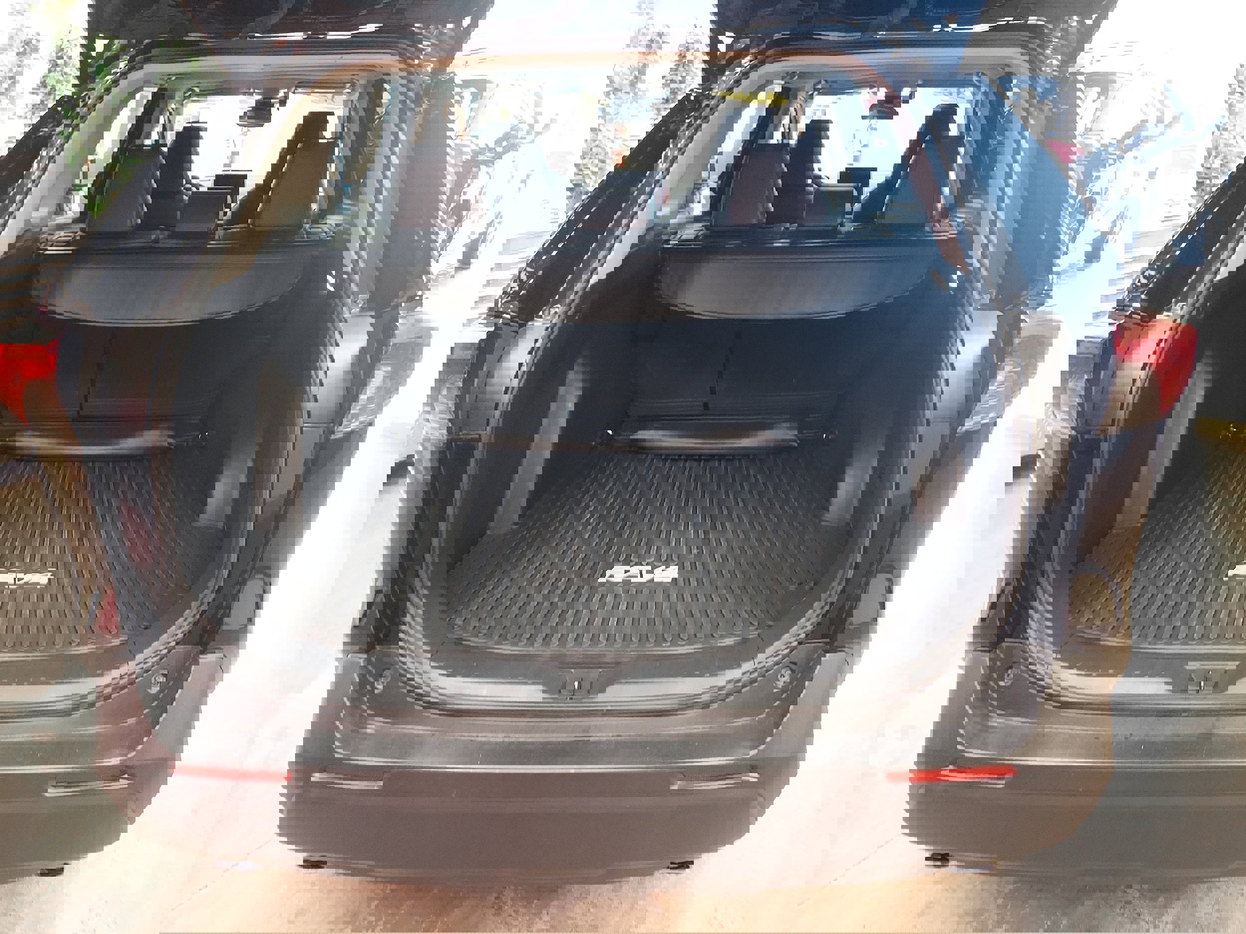 Used 2023 Toyota RAV4 XLE Premium image 21