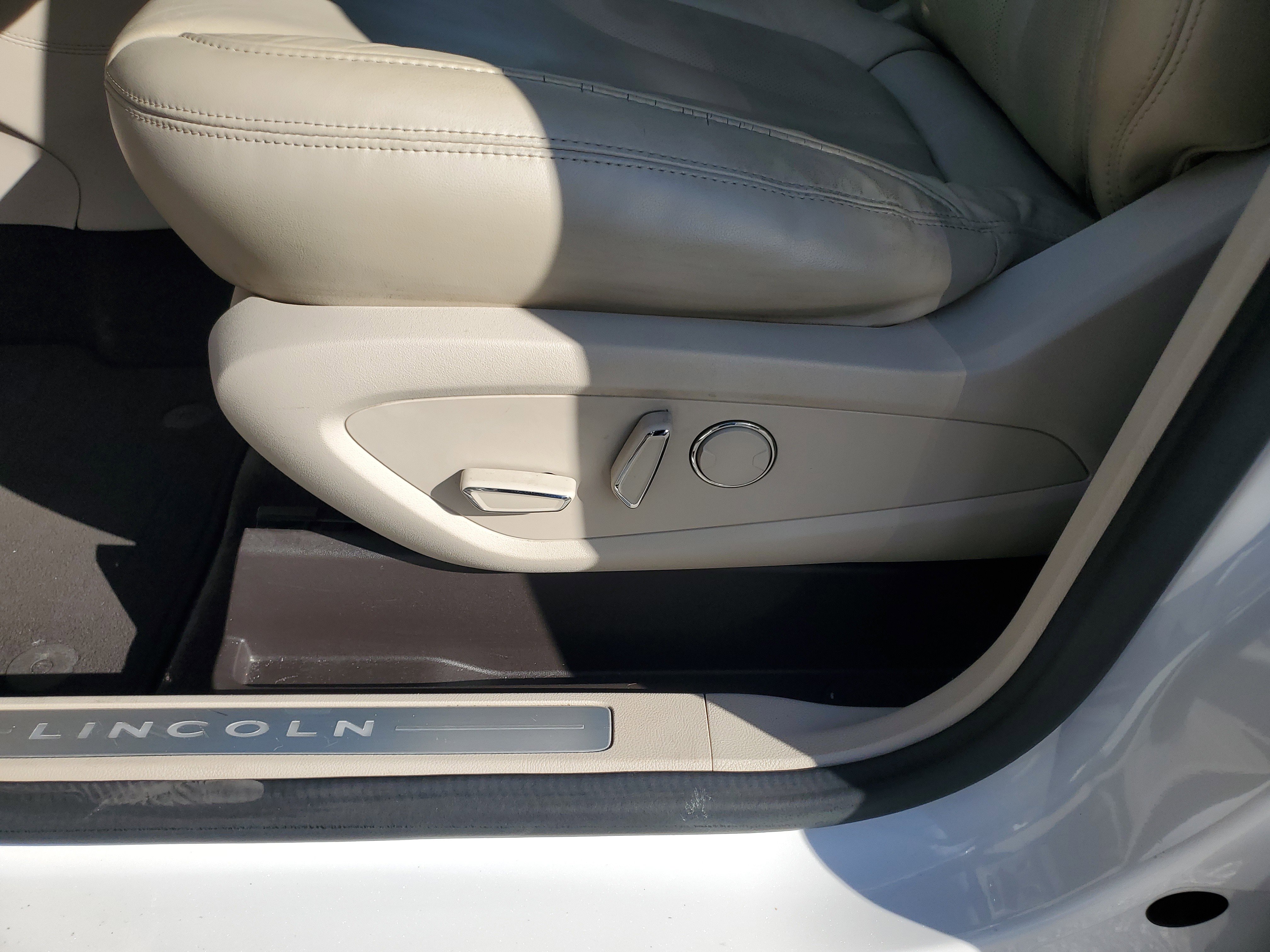 Used 2017 Lincoln MKC Select image 14