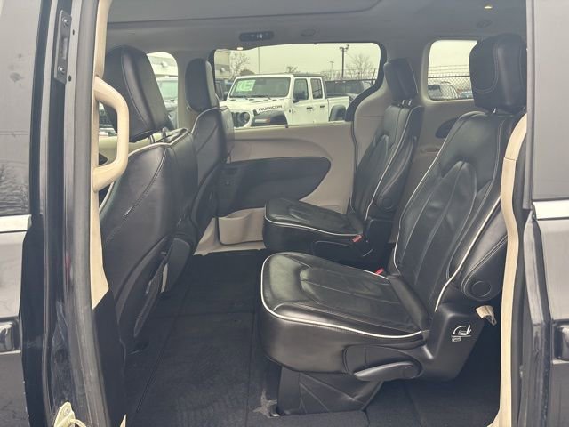 Used 2023 Chrysler Pacifica Limited image 28