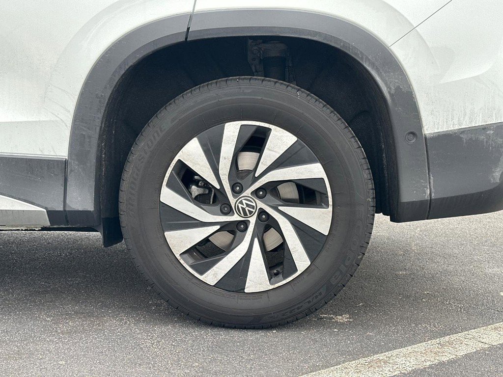 Used 2025 Volkswagen Tiguan S image 9