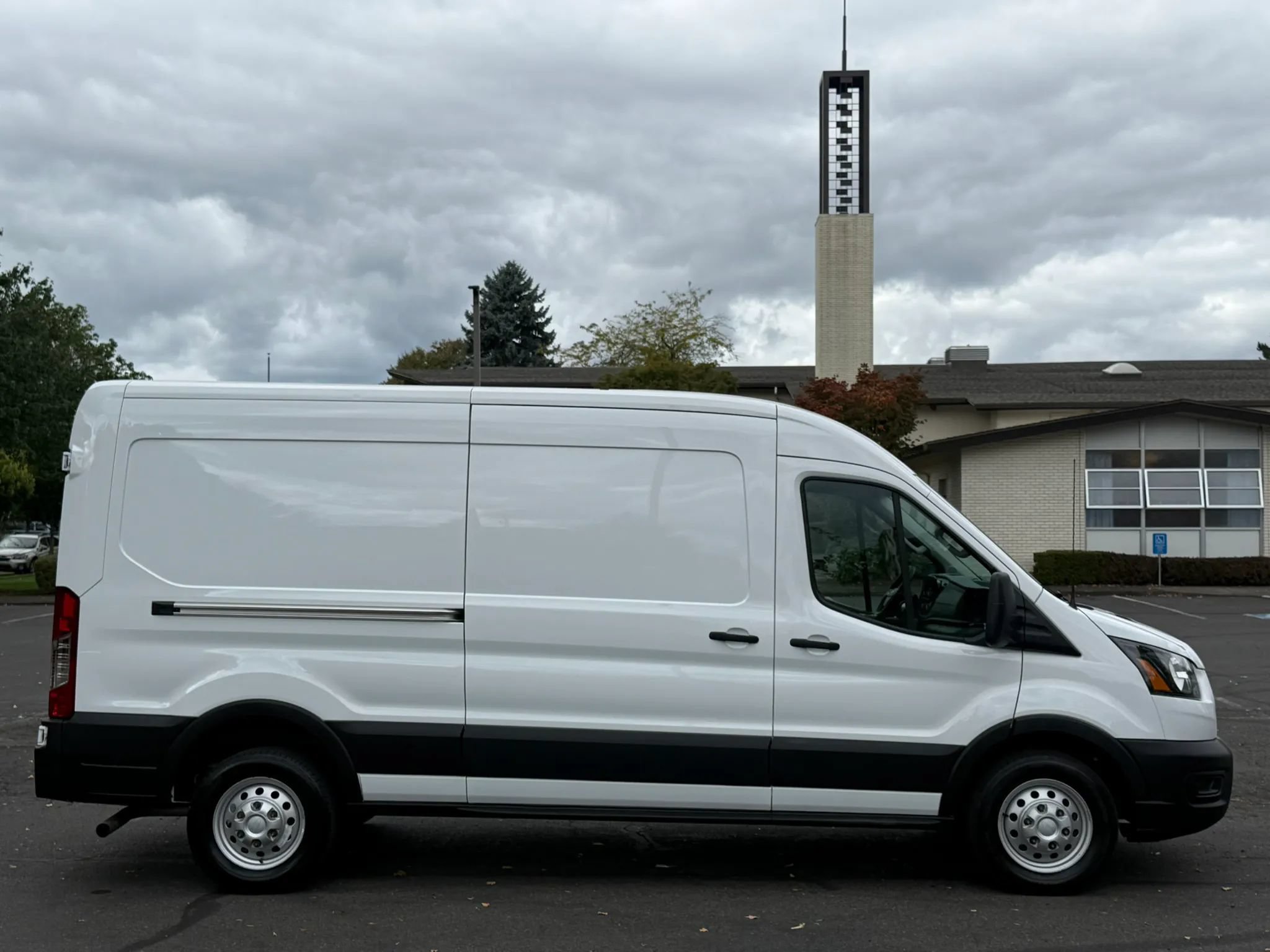 Used 2023 Ford Transit 250 Medium Roof AWD w/ Load Area Protection Package image 7