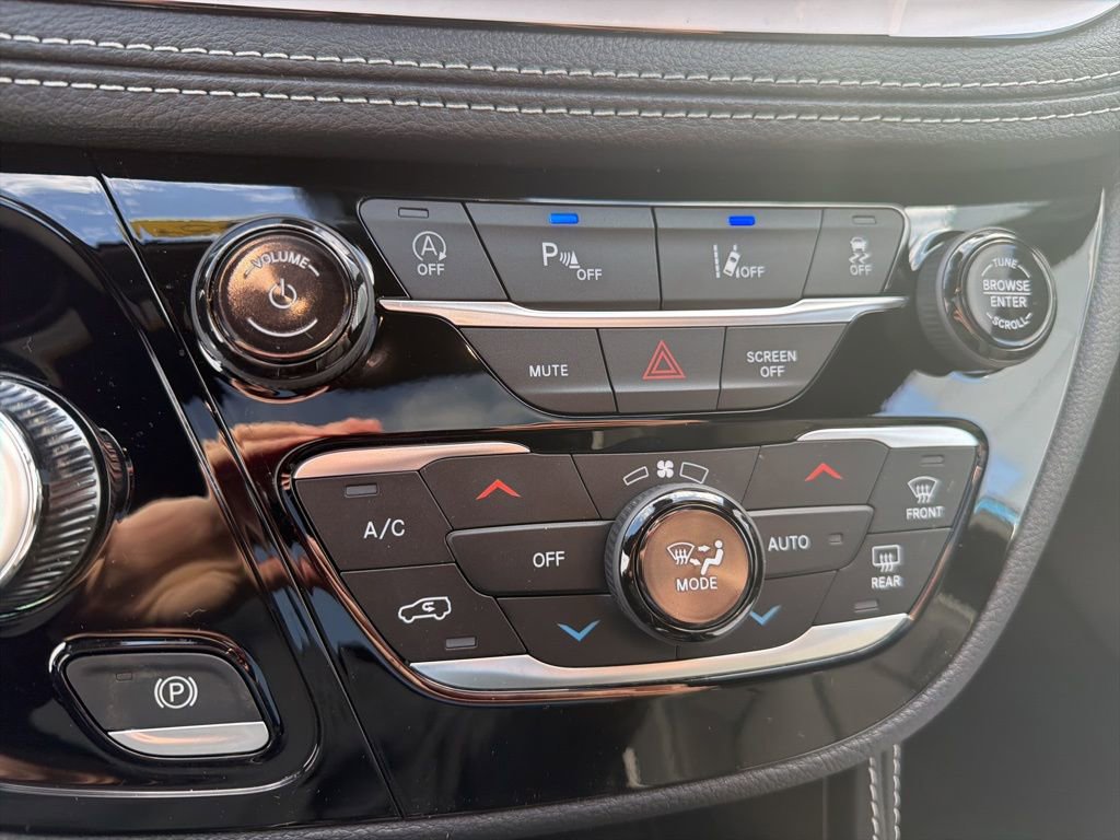 New 2026 Chrysler Pacifica Limited image 21