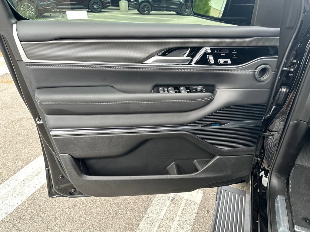 New 2026 Jeep Grand Wagoneer L Summit AWD/4WD image 16