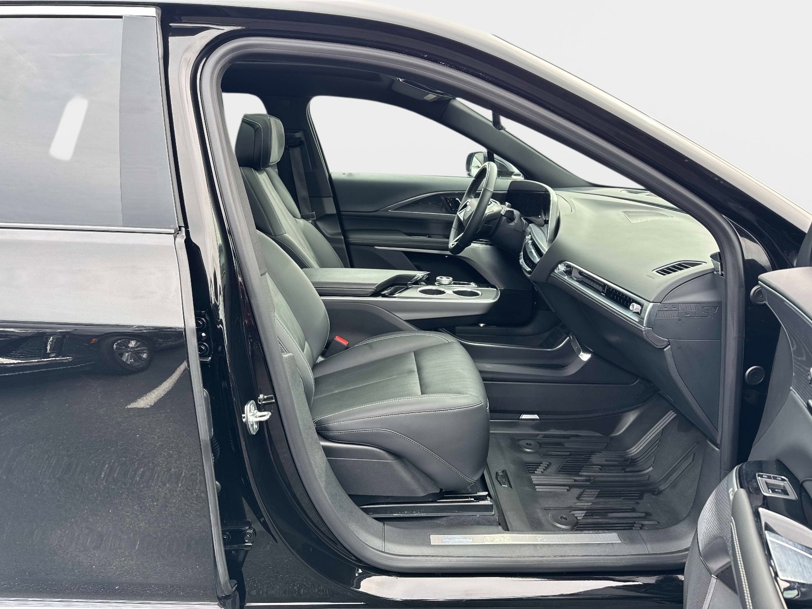 Certified 2024 Cadillac Lyriq Luxury w/ LPO, Floor Liner Package image 15