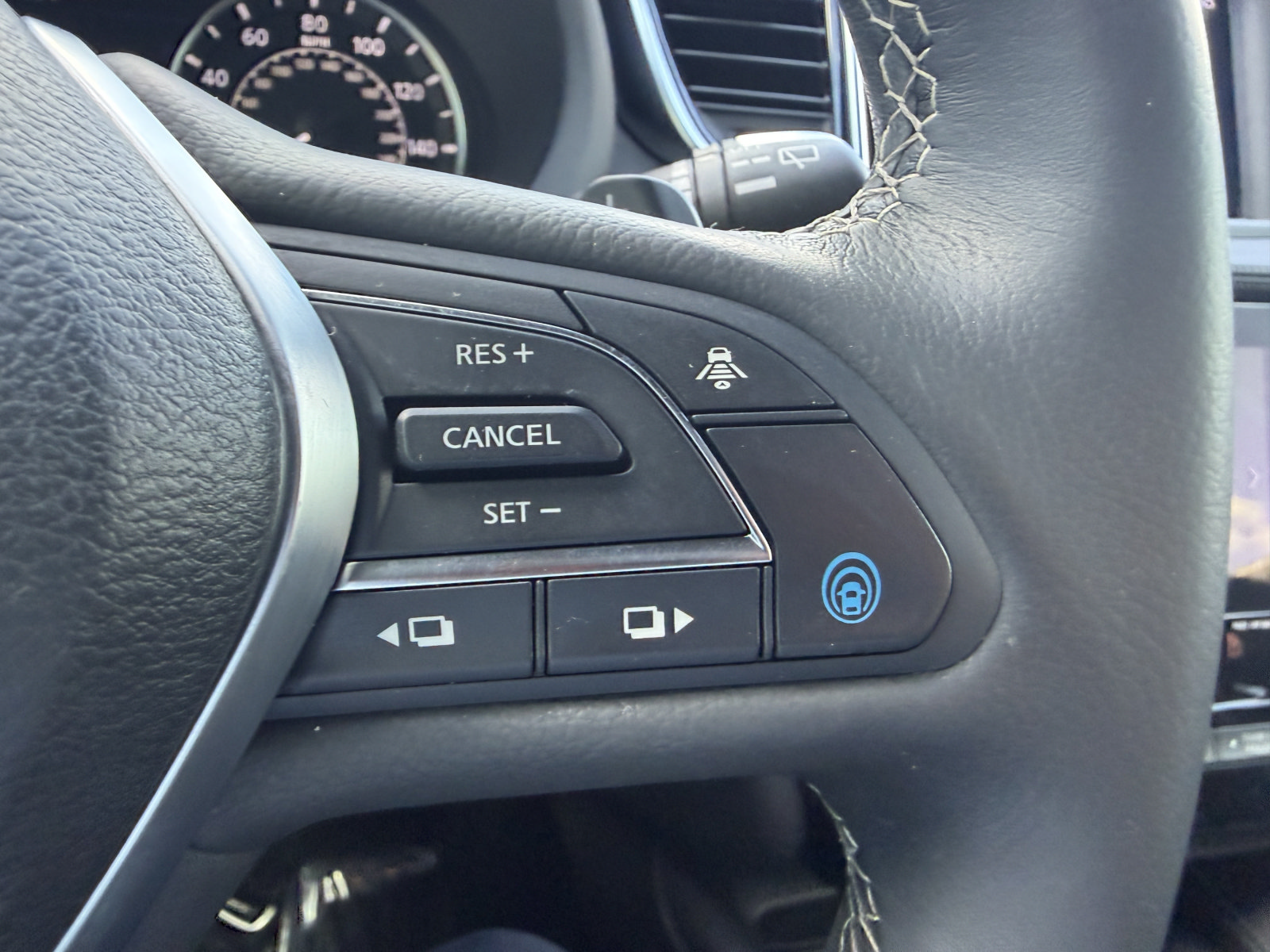 Used 2021 INFINITI QX50 Luxe w/ Appearance Package FWD image 33