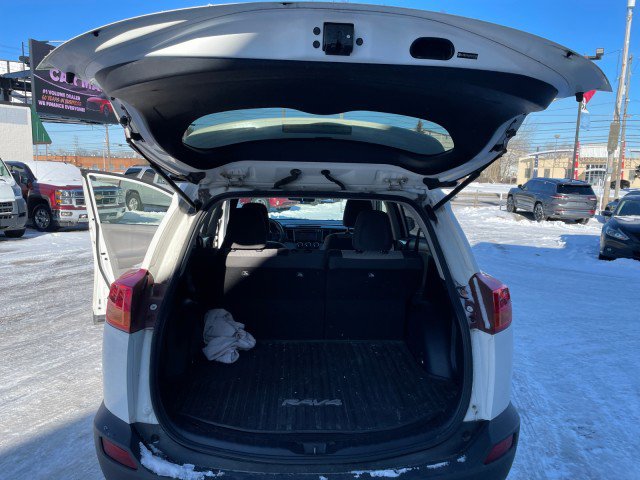 Used 2013 Toyota RAV4 LE image 18