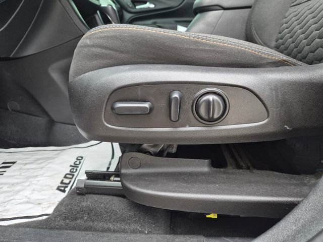 Used 2019 Chevrolet Equinox LT w/ Sun & Navigation Package AWD/4WD image 17