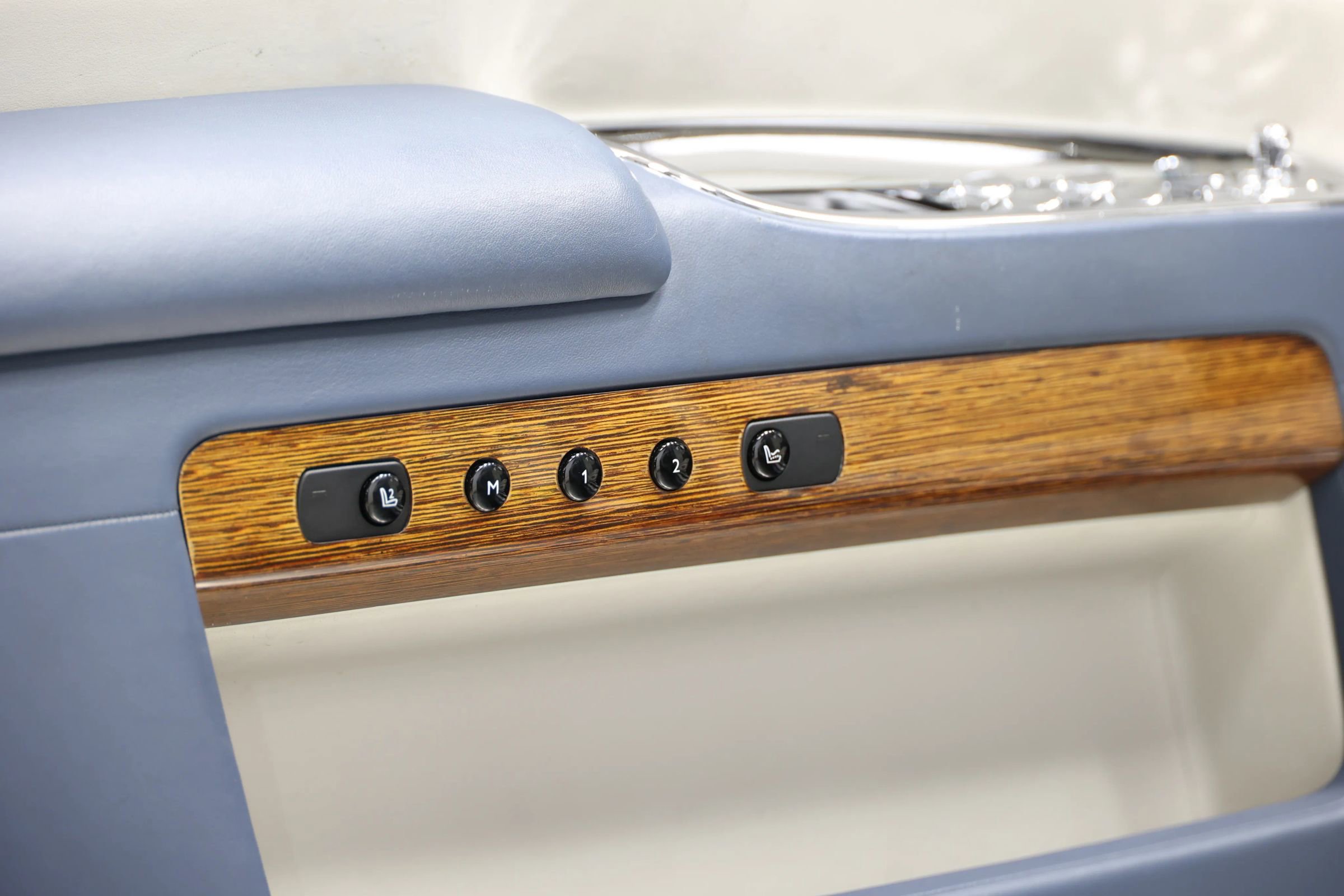 Used 2011 Rolls-Royce Ghost image 13