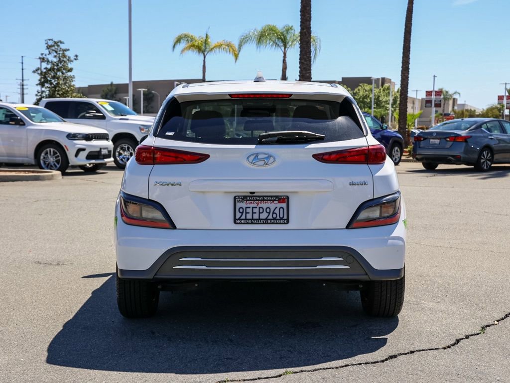Used 2023 Hyundai Kona SE image 5