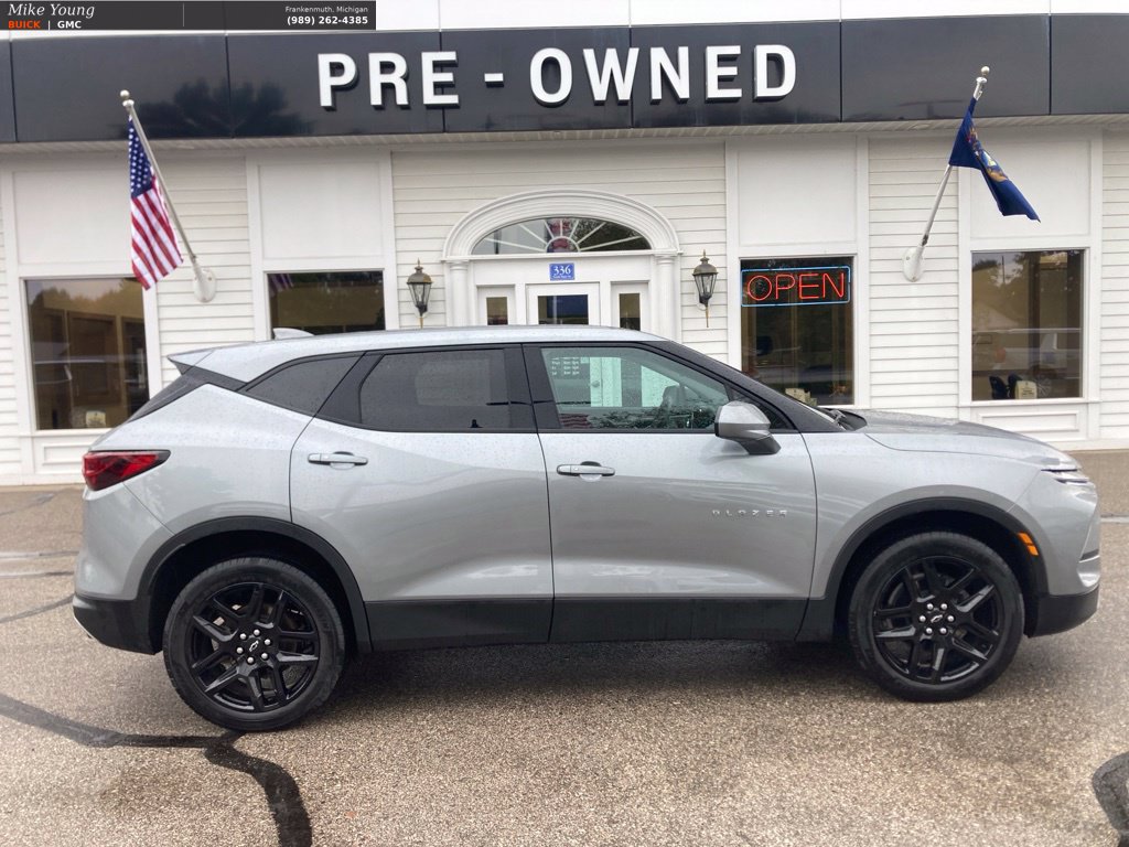 Used 2025 Chevrolet Blazer LT w/ Driver Confidence Package FWD image 4