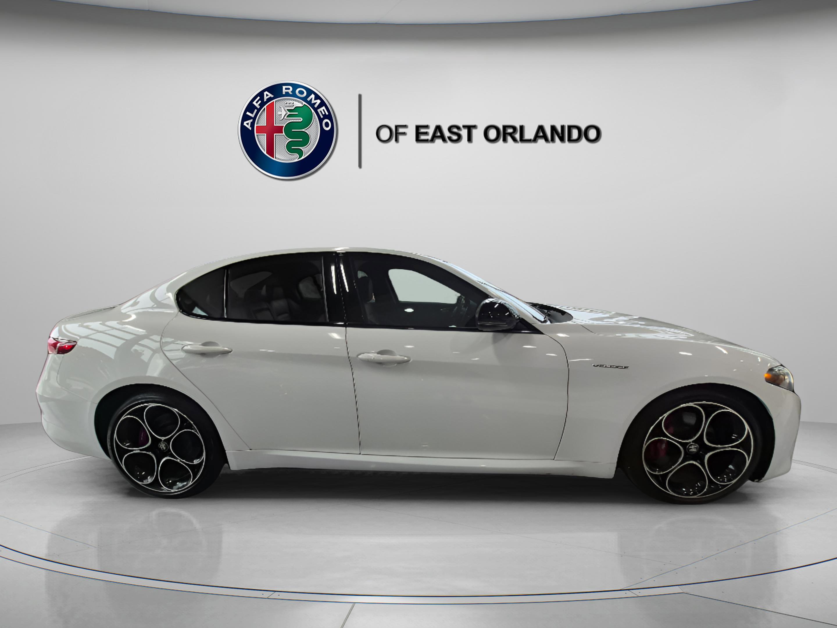 Used 2023 Alfa Romeo Giulia Veloce RWD image 7