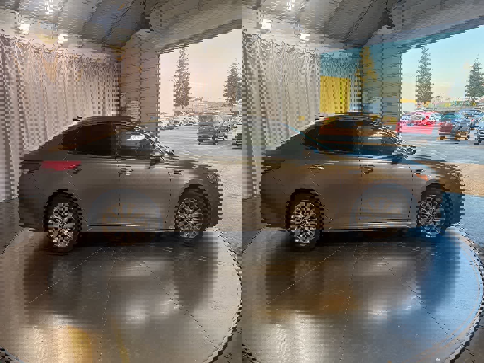 Used 2016 Kia Optima EX w/ Premium Package image 3