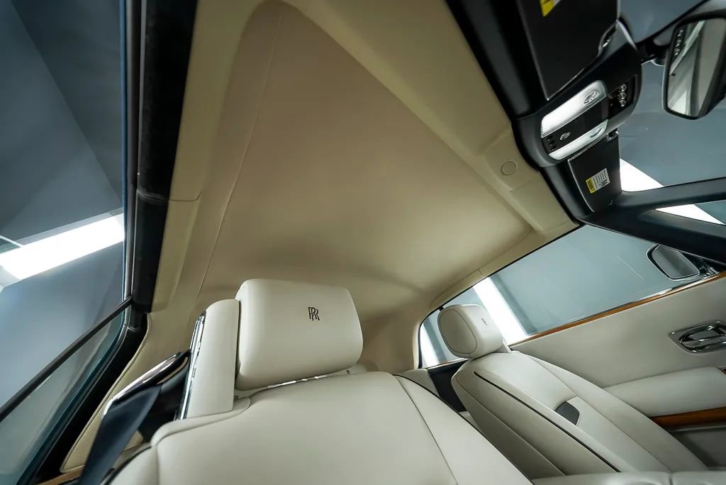 Used 2010 Rolls-Royce Phantom Drophead Coupe RWD image 26